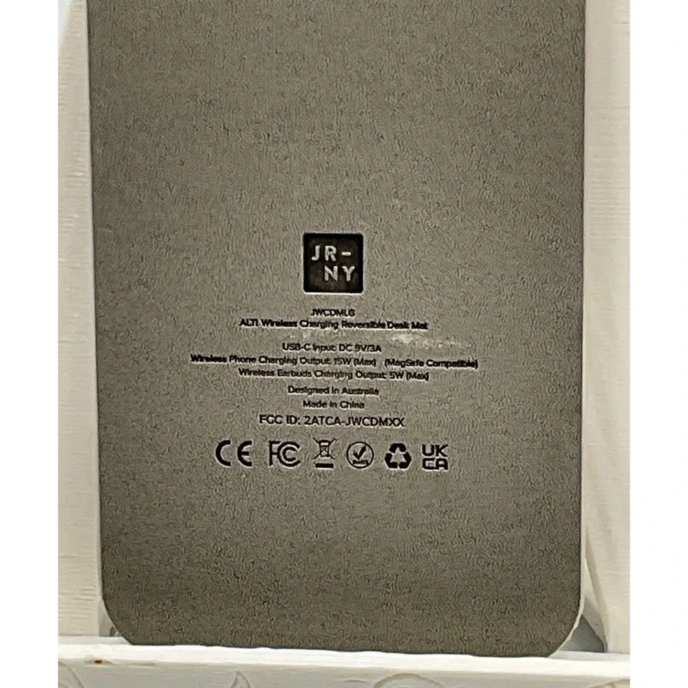 Journey Wireless Charging‎ Reversible Desk Mat